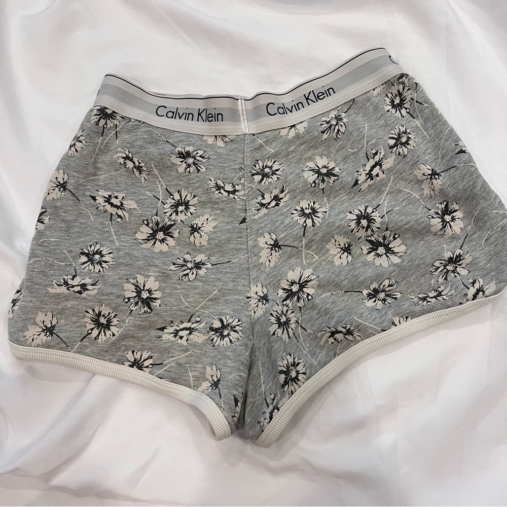 Calvin Klein Shorts - Picture 3 of 3